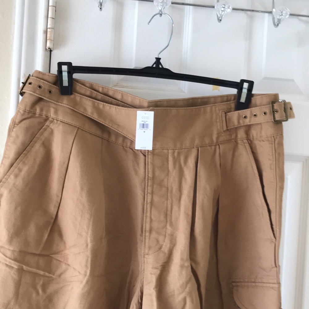 Banana Republic culotte with multi pockets and front buttons closure. NWT - Picture 7 of 12